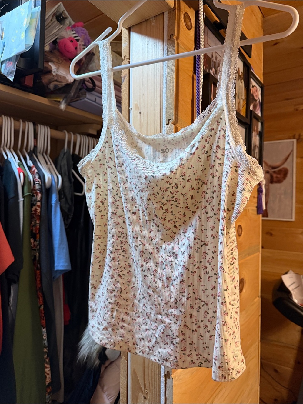 SO Cream Ribbed Floral Lace-Trim Cami